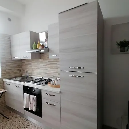 Anna Holiday * Giardini Naxos