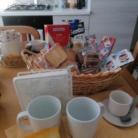 Anna Holiday * Giardini Naxos